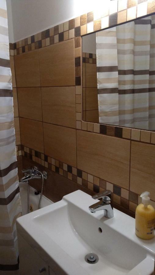 Gesztenyes Apartman Mişcolţ Exterior foto