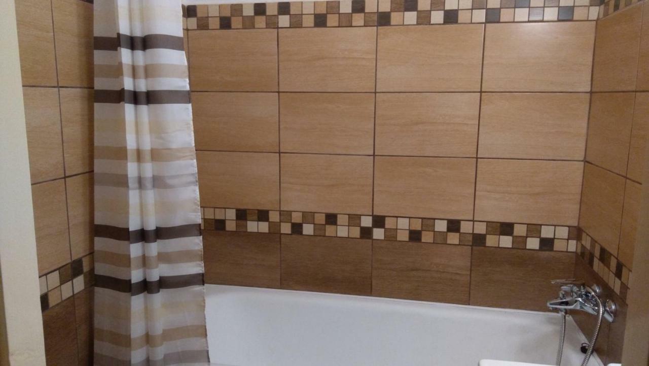 Gesztenyes Apartman Mişcolţ Exterior foto