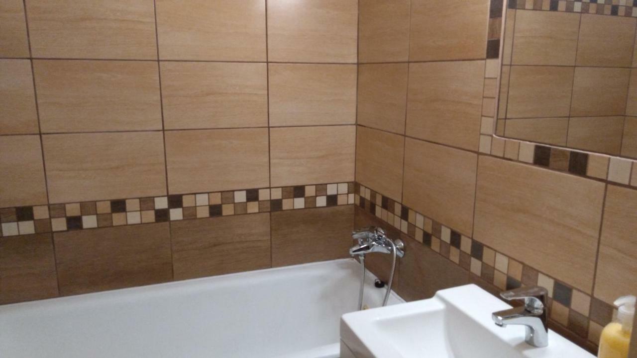 Gesztenyes Apartman Mişcolţ Exterior foto