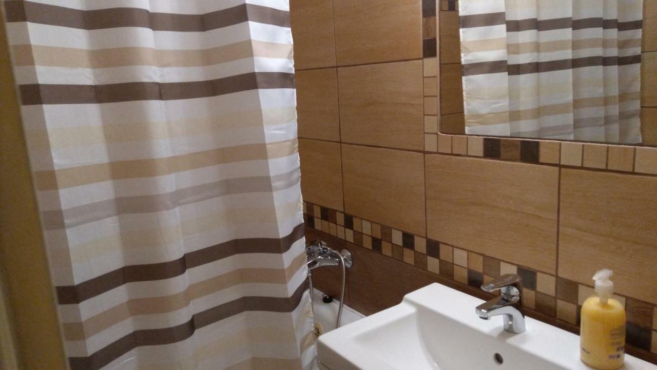 Gesztenyes Apartman Mişcolţ Exterior foto