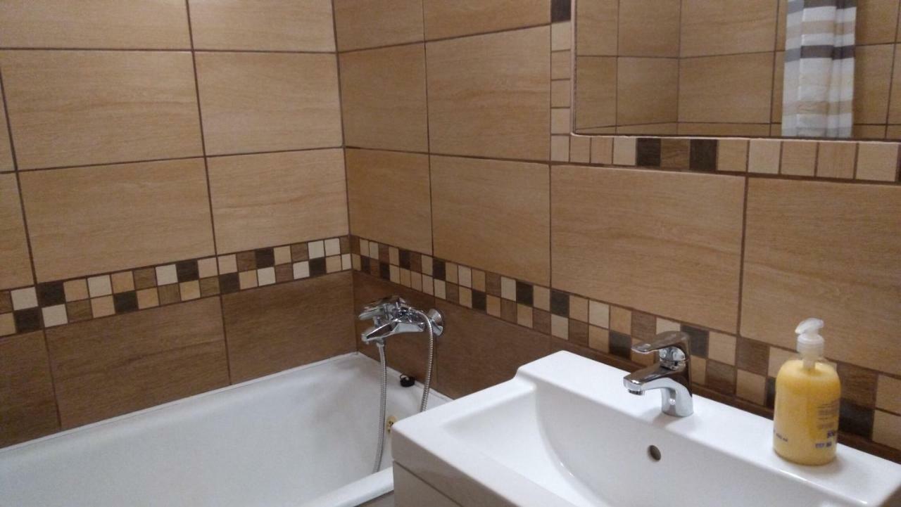 Gesztenyes Apartman Mişcolţ Exterior foto