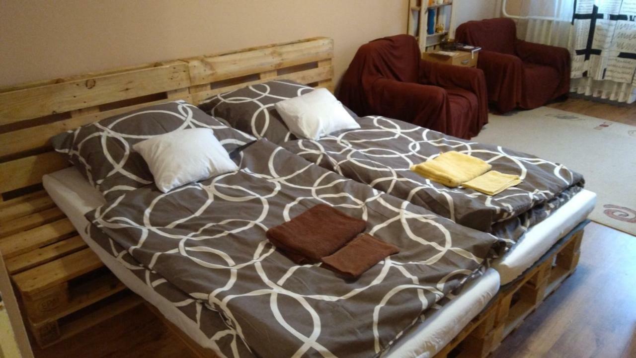 Gesztenyes Apartman Mişcolţ Exterior foto