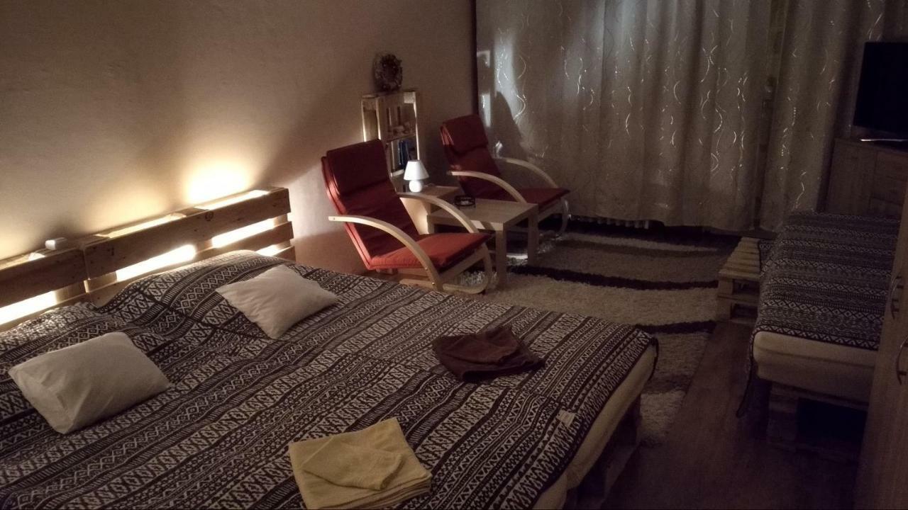 Gesztenyes Apartman Mişcolţ Exterior foto