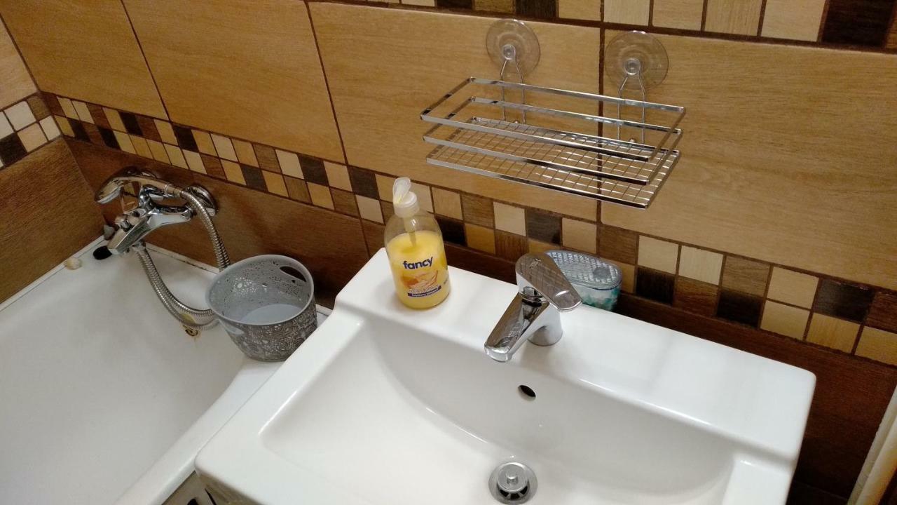 Gesztenyes Apartman Mişcolţ Exterior foto