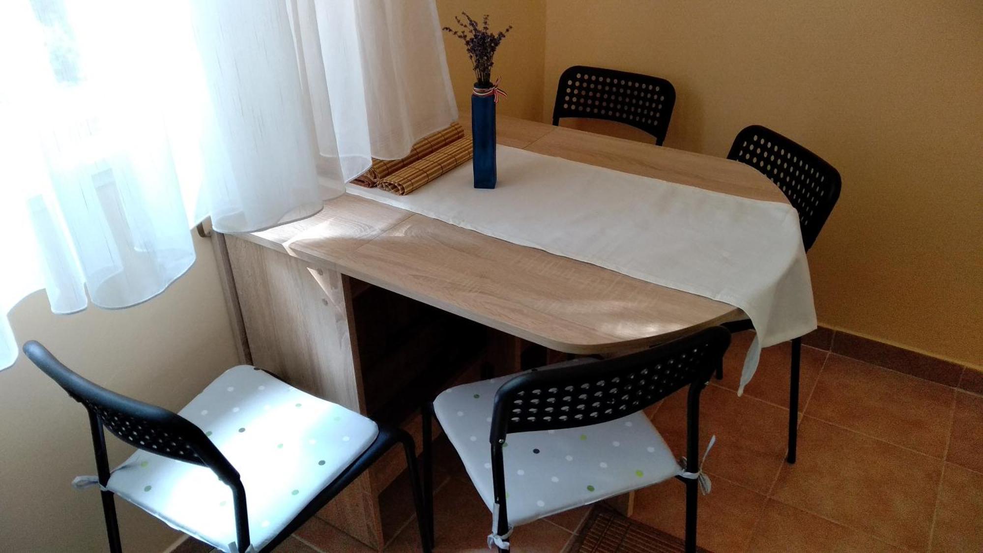 Gesztenyes Apartman Mişcolţ Exterior foto